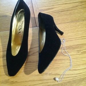 The touch of Nina shoes.